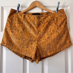 Size 10 Jagger & Stone Lined Snake Print Shorts
